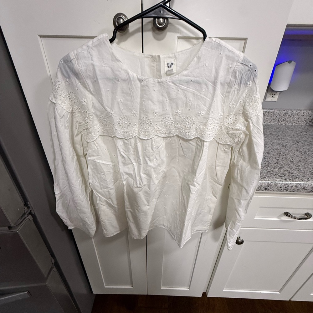 GAP White Eyelet Lace Peasant Top